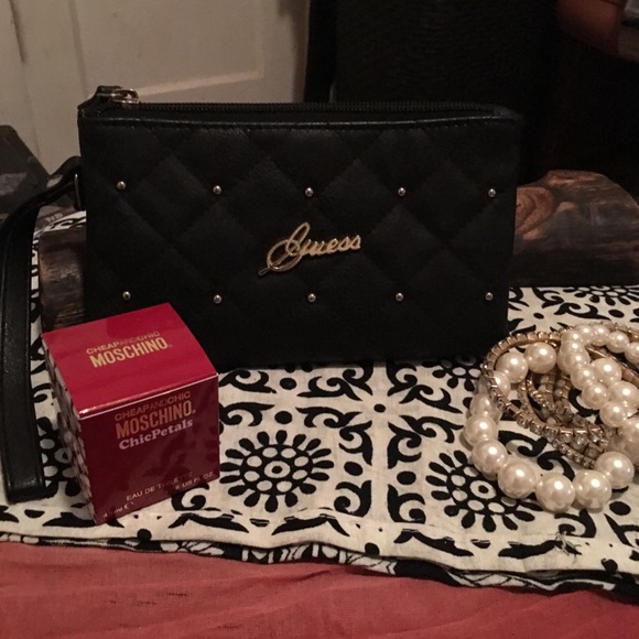 *NWOT* GUESS - Large Soft  Black Zip Wallet/Clutch - Picture 3 of 8